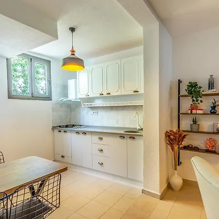 Avlu Palamutbuekue فندق