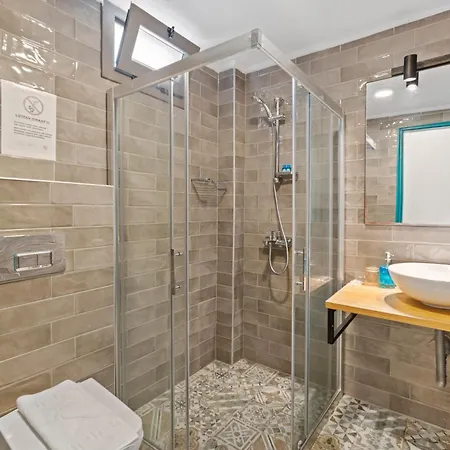 Avlu Palamutbuekue فندق